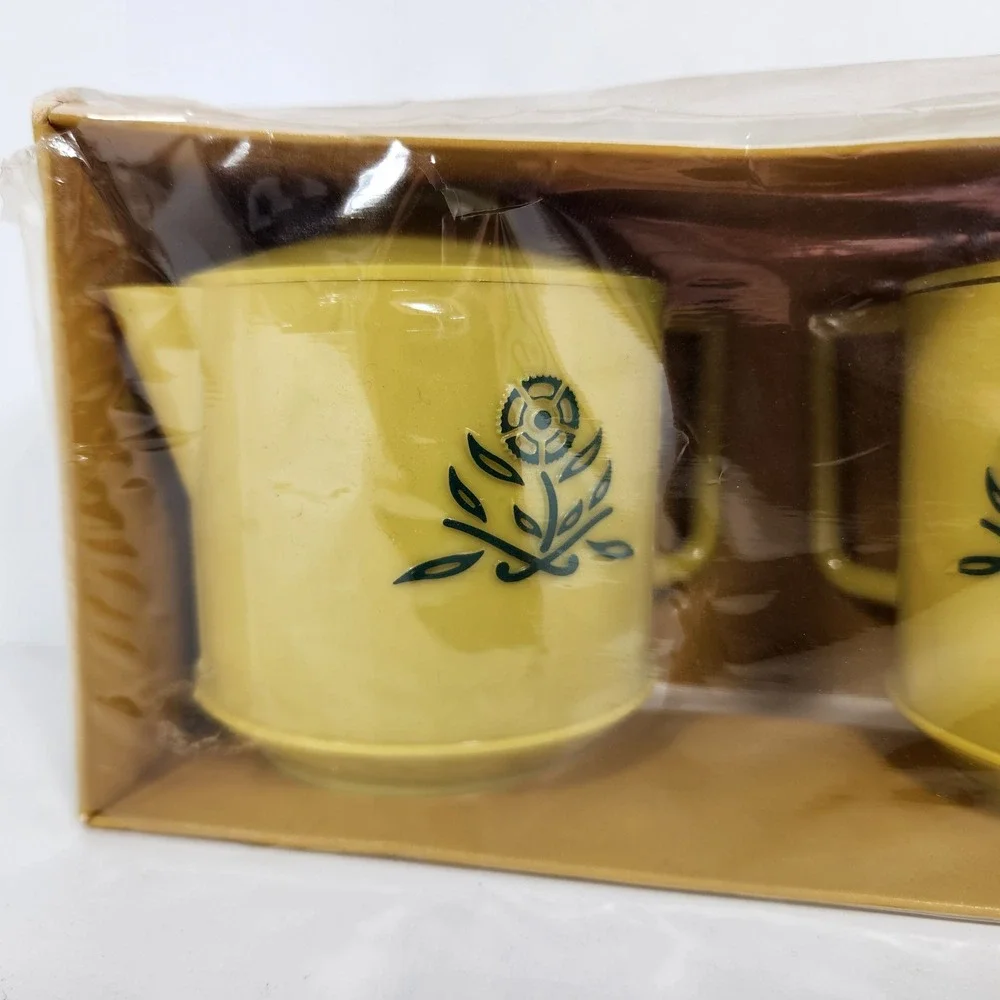 Vintage Arrow Plastic Table Mates Sugar and Creamer Set Yellow No 48 New